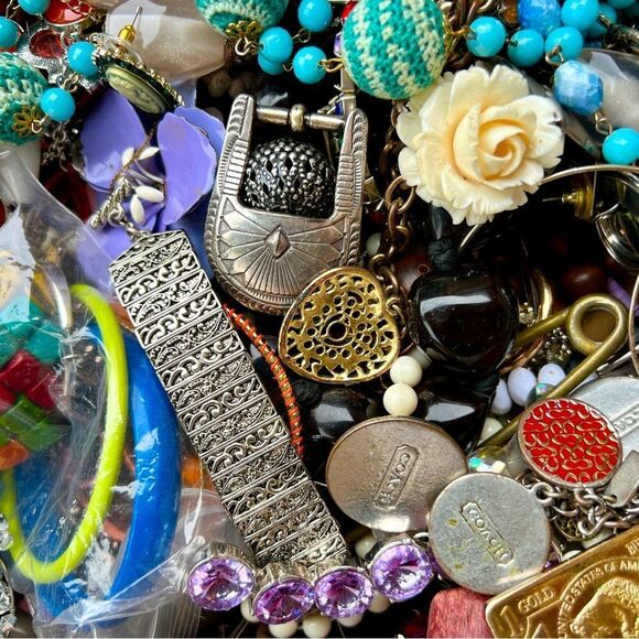 🎁 2 LB unsearched untested junk jewelry lot~ junk wearable craft repair - Picture 6 of 10
